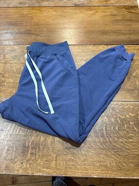 Figs Jogger Pants with Light Blue Drawcord Sz large